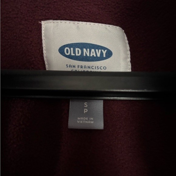 Old Navy Women's Maroon Quilted Puffer Vest - Picture 2 of 2